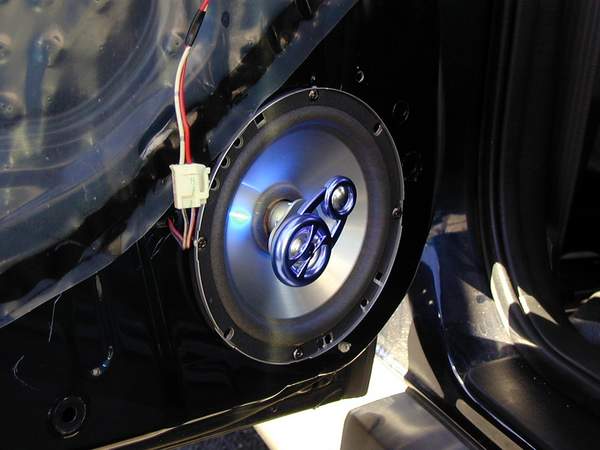 Dual Audio Illuminite speaker lit up